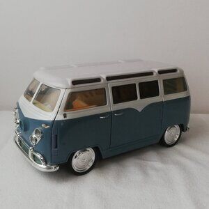 2004 LIL’ BRATZ LIL’ Campervan Bus MGA Entertainment